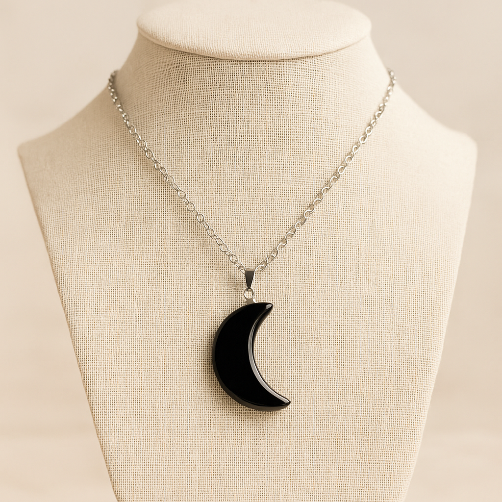 Pendentif en Obsidienne – Lune Protectrice